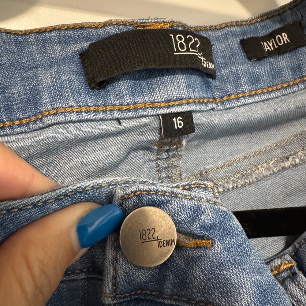1822 Taylor Cuffed Capri Jeans